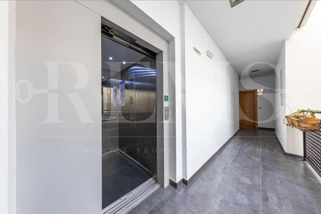Inviting Apartment In The Center By Rems Малага Екстер'єр фото
